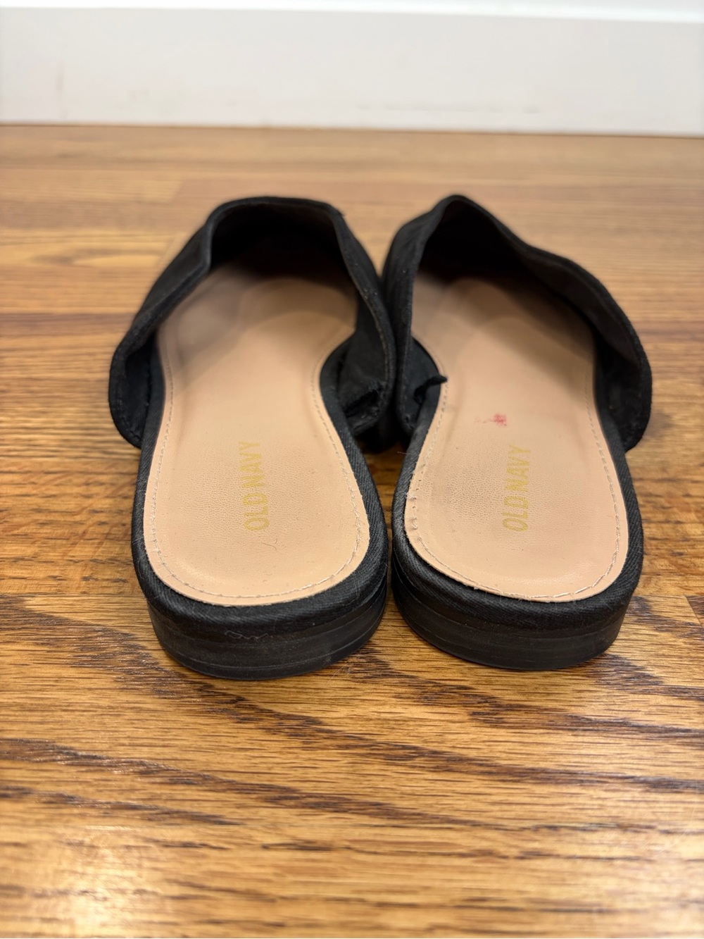 Old Navy Black Faux-Suede Pointy-Toe Mule Flats (8) - Picture 3 of 9